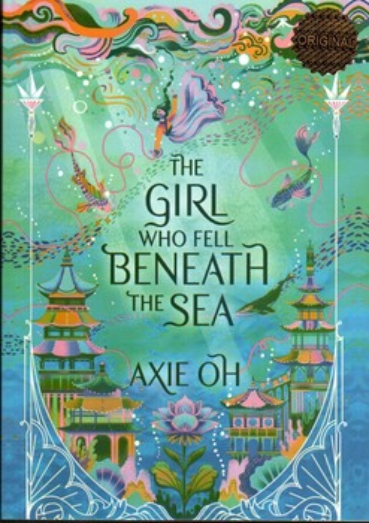 تصویر  the girl who fell beneath the sea - زبان اصلی - دختری که به اعماق دریا افتاد (رقعی - شمیز)